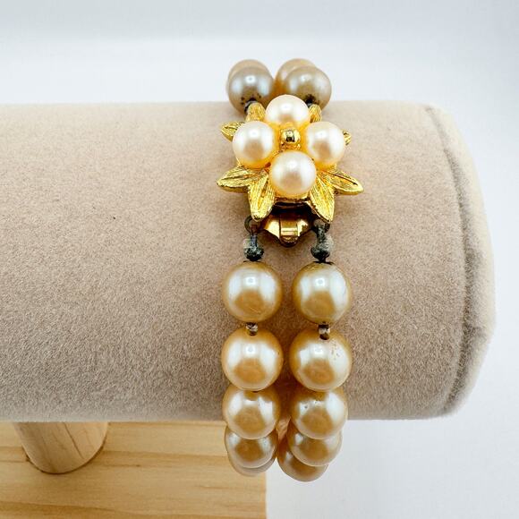 Vintage Double Strand Faux Pearl Bracelet Gold-Tone Starburst Clasp Timeless - Picture 5 of 8